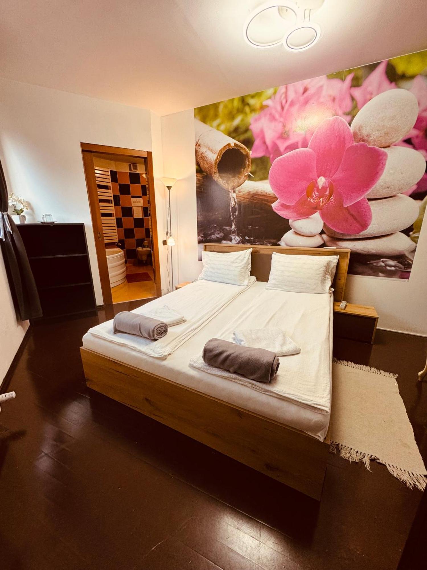 Central Hostel Partener Oradea Zewnętrze zdjęcie